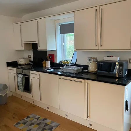 Apartman 4, 11 The *