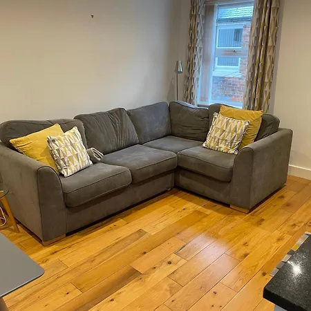 4, 11 The Apartman *